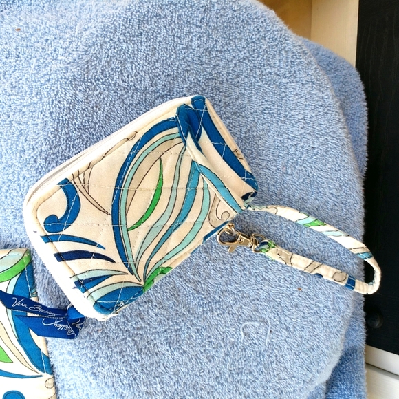 Vera Bradley Credit Card Wristlet & CheckBook Mediterranean Pat. - Picture 3 of 12